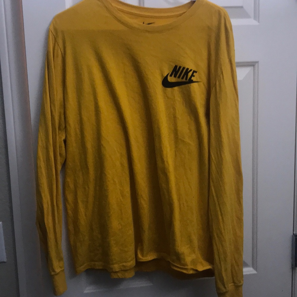 NIKE LONG SLEEVE SIZE LARGE